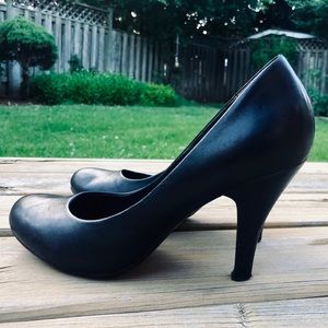 Aldo Black Synthetic Leather Pumps / Heels